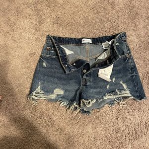 Zara Frayed high rise denim shots in navy blue!